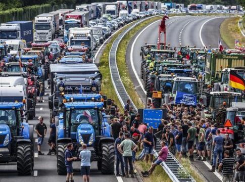 Dutch farmers protesting over nitrogen emissions