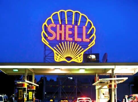 Shell’s Strategic Shift: Balancing Carbon Reduction and Investor Confidence