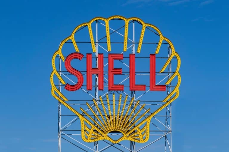 Shell’s Strategic Shift: Balancing Carbon Reduction and Investor Confidence