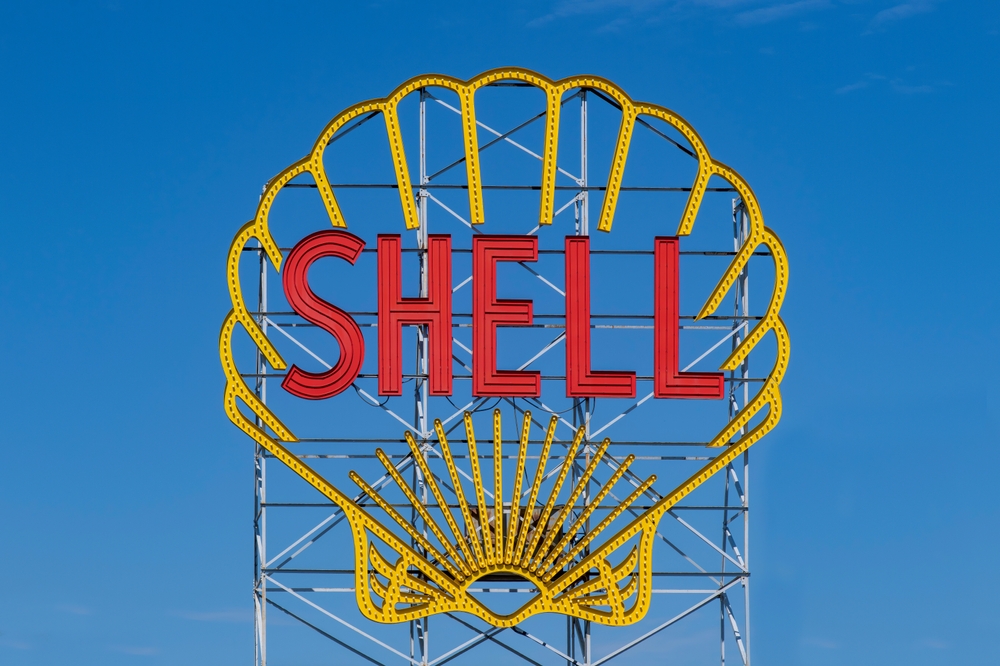 Shell balances carbon reduction and investor confidence