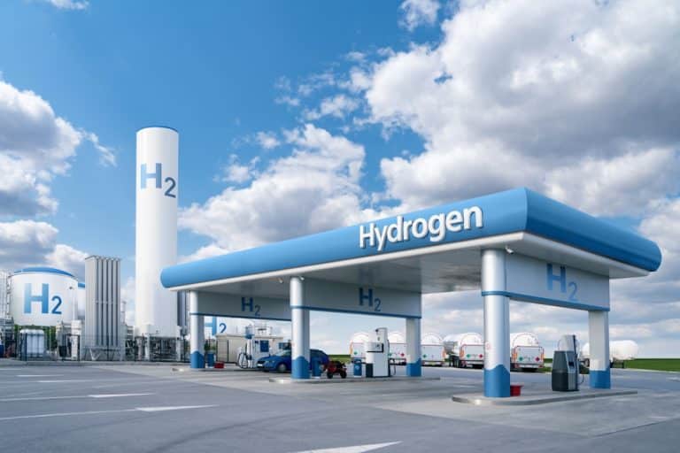 Navigating the Green Hydrogen Hype: IRENA’s Take on the “Silver Bullet” vs. “Champagne” Strategies