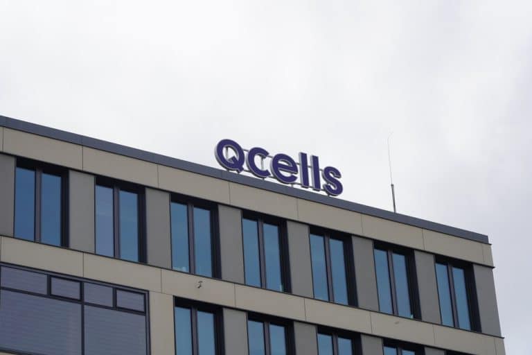 Hanwha Qcells Shines with Record-Breaking Solar Cell Efficiency and $1.45 Billion DOE Loan