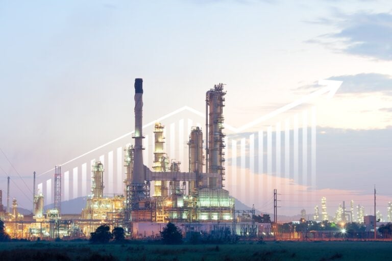 Oilfield Giants Walk a Tightrope: Q1 Profits, Emissions & the Race to Net Zero