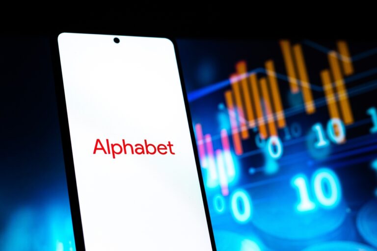 Alphabet’s (GOOGL Stock) Q2 2025: Growth Soars but AI Challenges Net Zero Goals