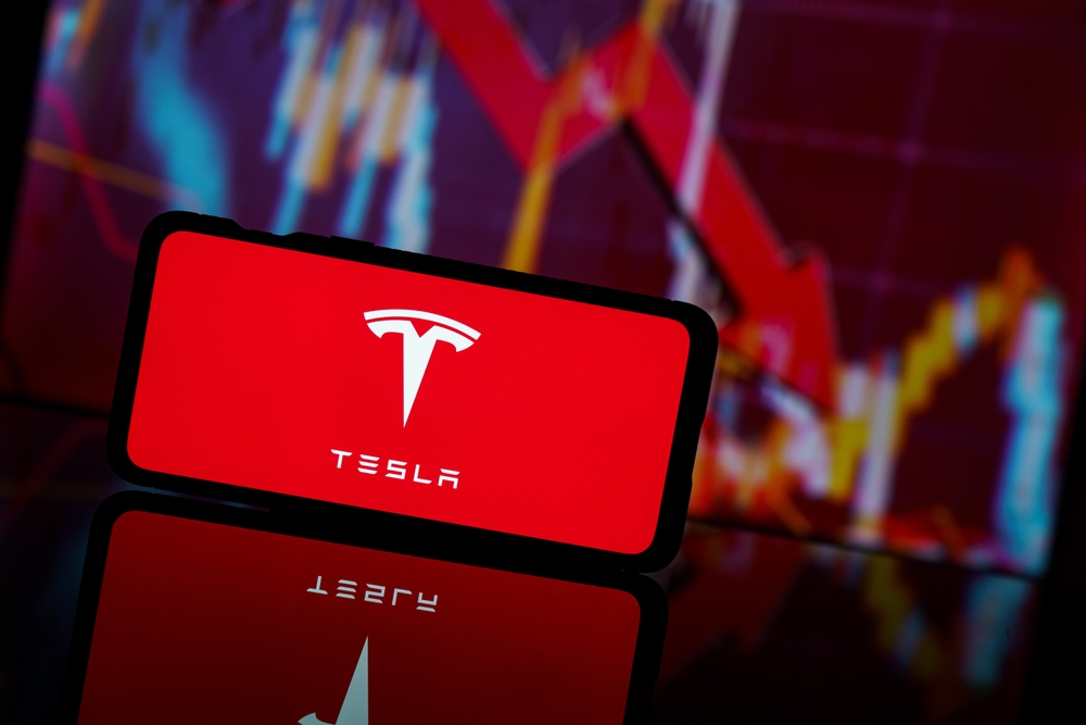 Why Tesla (TSLA) Stock Fell: Carbon Credit Crackdown, Musk’s Politics, and Canada’s Frozen Funds