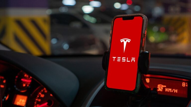 TSLA Stock Drops on Weak Q2 2025 Earnings: Tesla Faces Carbon Credit, Margin, and Political Risks