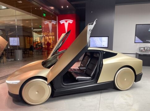 Robotaxi Showdown: Tesla, WeRide and Saudi Arabia Shift Gears in the Self-Driving Race