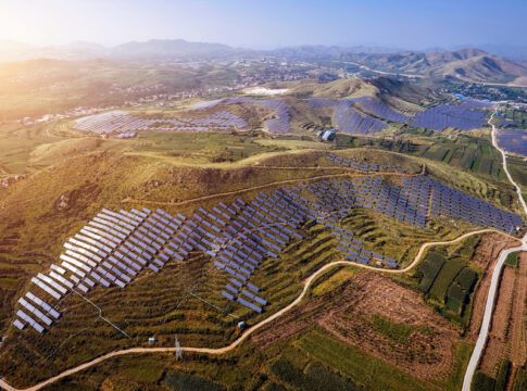 Renewable Energy Reaches Record High as China Operates World’s Biggest Solar Farm