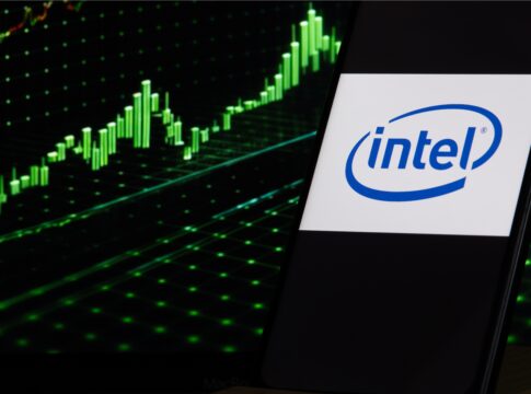 Intel Surges 9.8% on $2B SoftBank Deal: Can Its Net-Zero Push Power the Future of Chips?