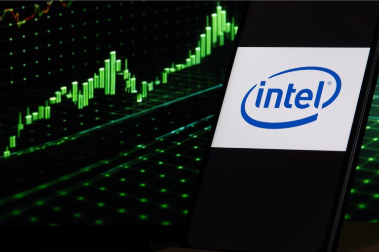 Intel Stock Surges 9.8% on $2B SoftBank Deal: Can Its Net-Zero Push Power the Future of Chips?