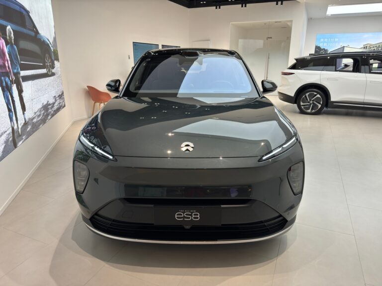 NIO Stock Surges 45%: Battery Swaps, SUVs, and a Net-Zero Drive