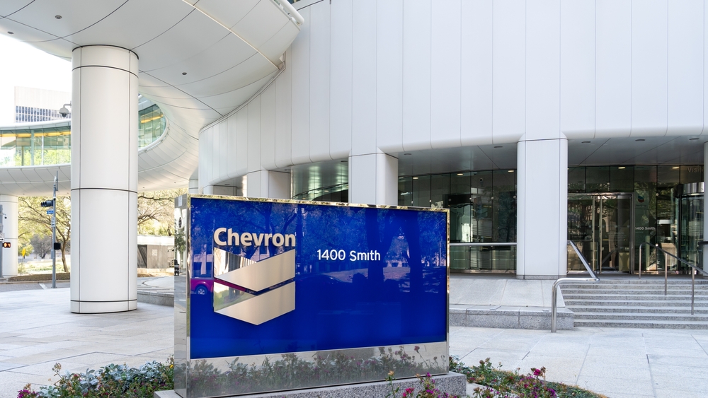 Chevron Powers Through Q2 With $5.5B Payout, Permian Growth, and Net-Zero Push