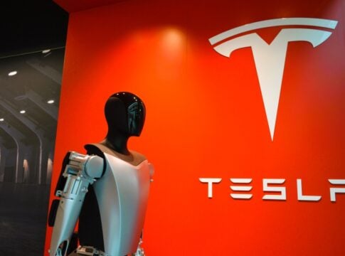 Tesla Stock Powers Ahead: Can TSLA Balance AI, EV Growth, and Net-Zero Goals?