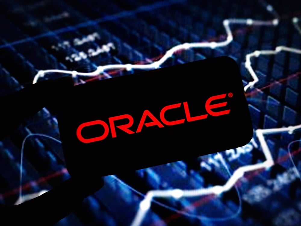 Oracle (ORCL) Stock Soars 40% on AI Boom and $455B Cloud Backlog While Going Green