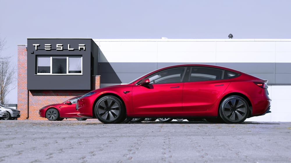 Tesla (TSLA) Stock Rises Over $450, Hits Record Market Value of $1.5T as Q3 Delivery Test Looms