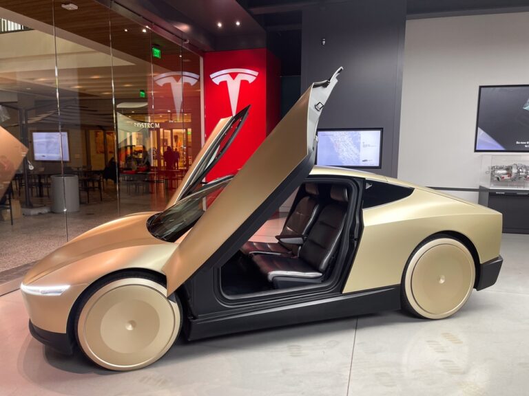 Tesla Tests Driverless Robotaxis in Austin While Analysts Predict 1 Million Units by 2035, Sending Stocks Up
