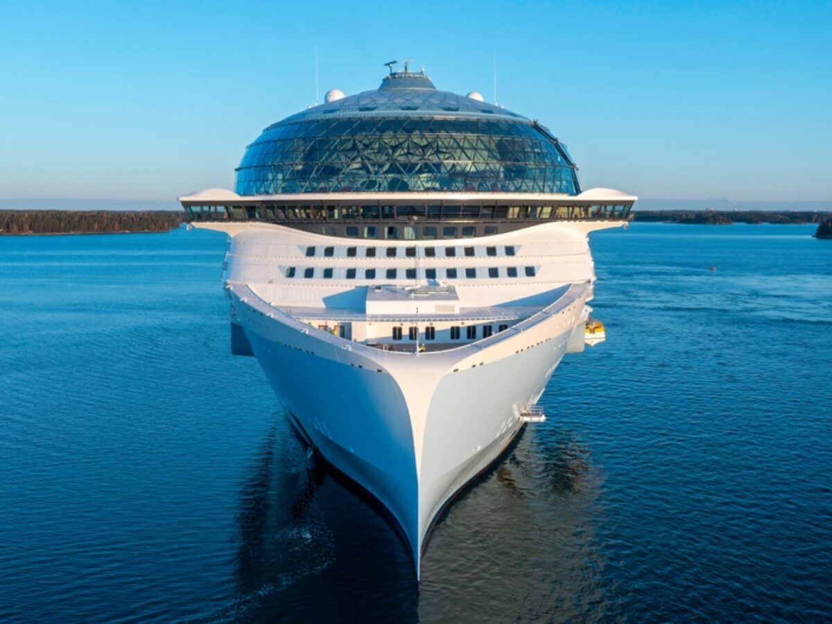 Royal Caribbean's (RCL) Record 2025 Profits Meet Carbon Challenges of the  Cruise Industry