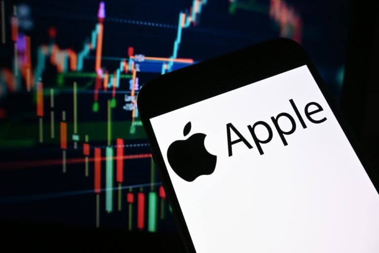 Can Apple Balance Explosive Q1 2026 Growth with Its Net-Zero Promise?