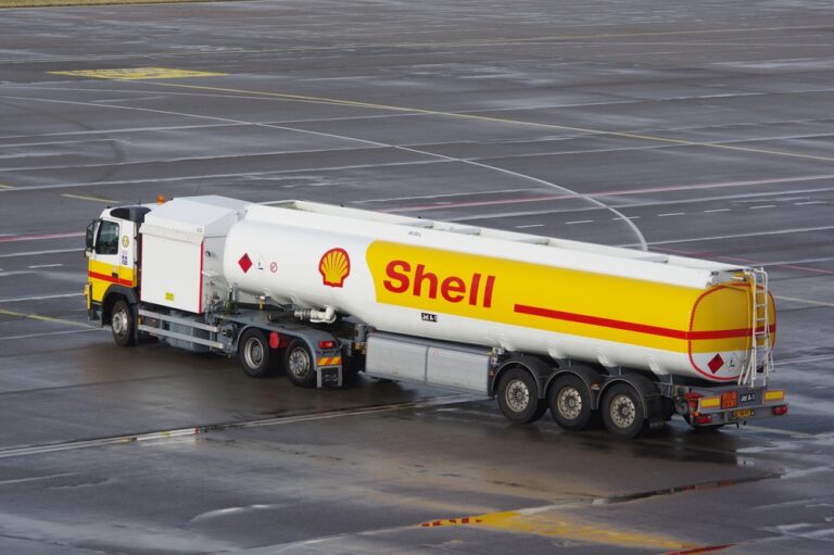 Big Oil’s Carbon Reality: Shell’s 1.1 Billion-Ton Footprint Shows the Scale of the Energy Transition