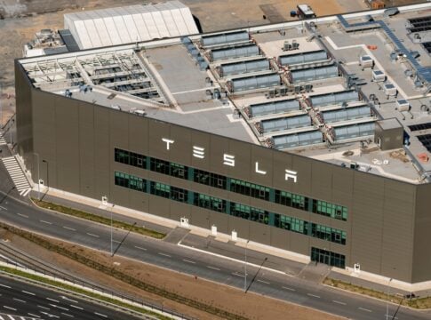 Tesla's (TSLA Stock) Carbon Credit Revenue Drops 67%: Can AI, Energy Storage, and Robots Drive Its Next Chapter?